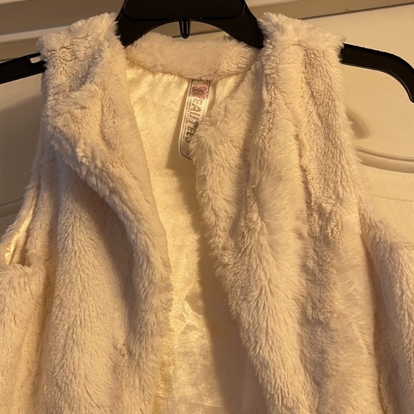 Beauties designed in Los Angeles fur vest, size M (6-8) - Picture 2 of 6
